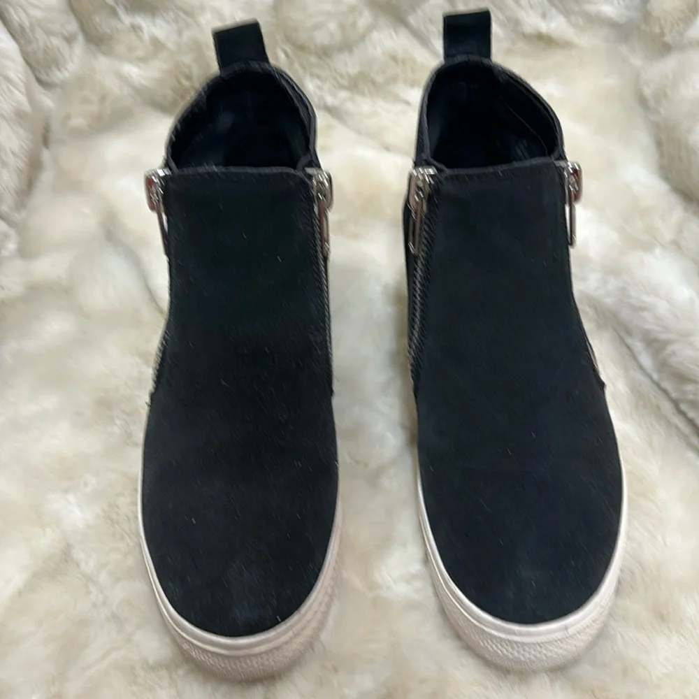 Steve Madden black suede short boots. - Picture 1 of 9